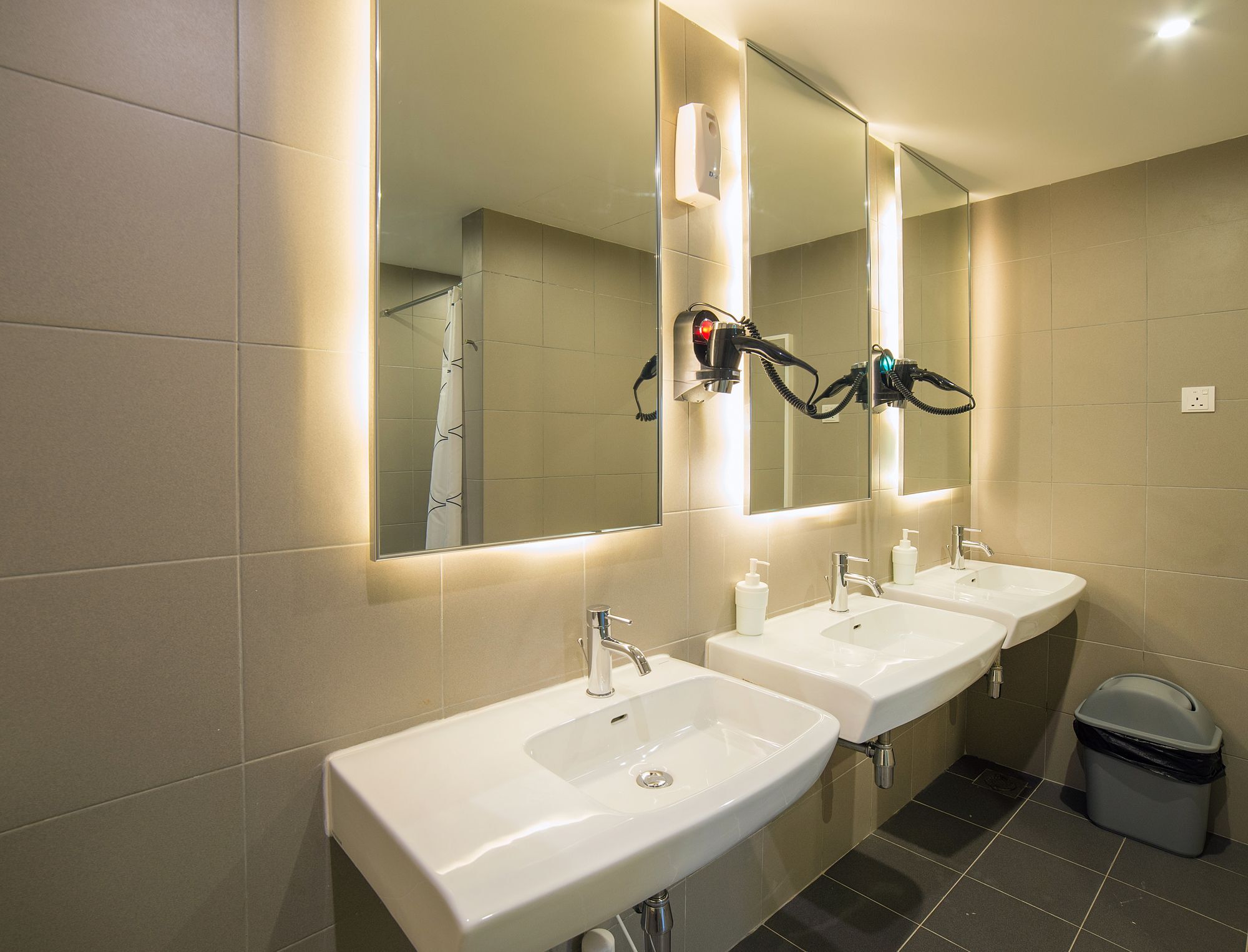 Riccarton Capsule Hotel Kuala Lumpur Ngoại thất bức ảnh